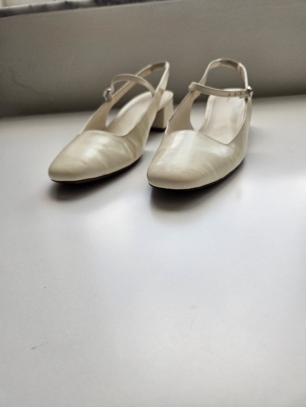 Reformation Maddox Cream Patent Leather Slingback Low Block Heel Round Toe Shoes - Picture 5 of 16